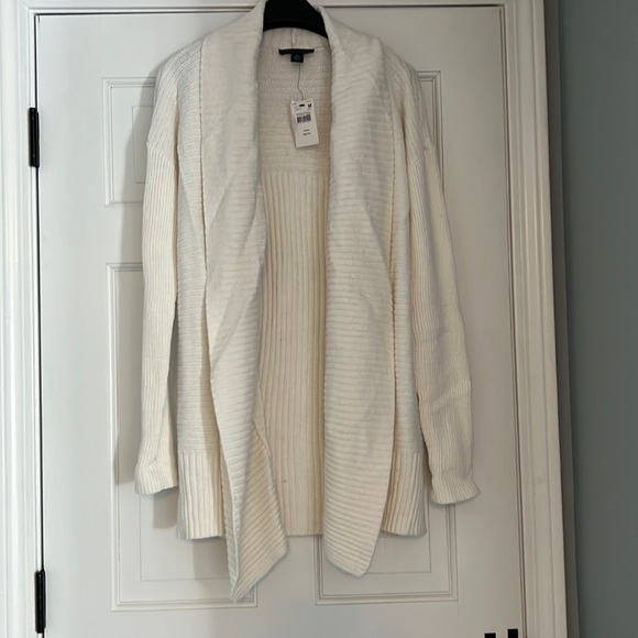 A Pea In A Pod Sweater - NEW WITH TAGS - Picture 1 of 4